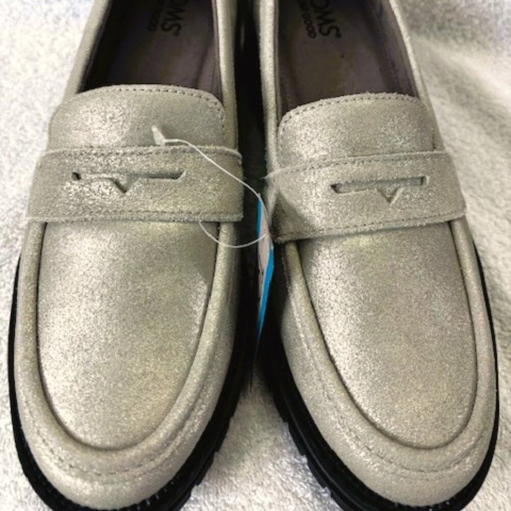 Toms Cara leather penny loafer in Champagne Metallic Suede NWT Size 8-1/2